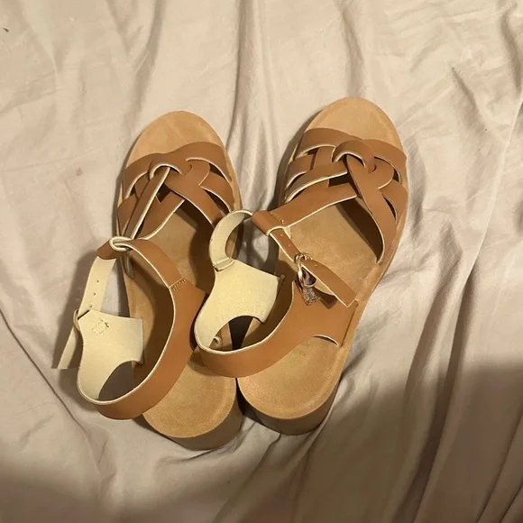 JCPenney Tan Leather Women's Sandals - Picture 2 of 9